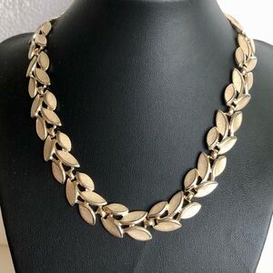 Elegant Vintage Crown Trifari Gold Leaf Necklace